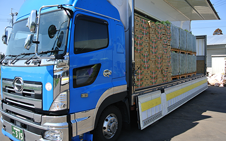 輸送トラック